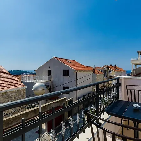 Life Apartman *